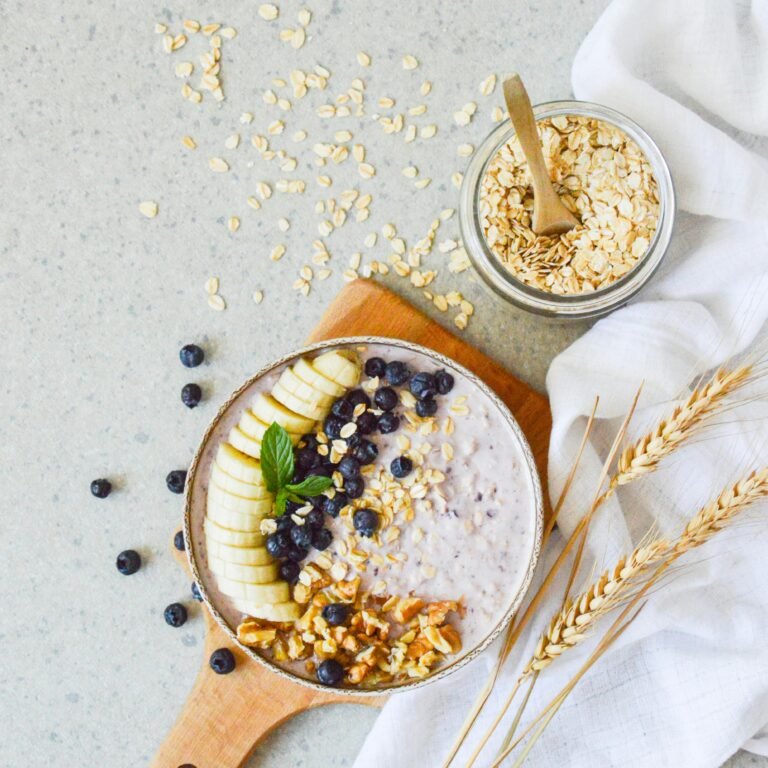 “Healthy oatmeal breakfast bowl for weight loss and energy boost”