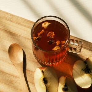 Best morning drinks for weight loss with apple cider vinegar drink and fresh apples on wooden table