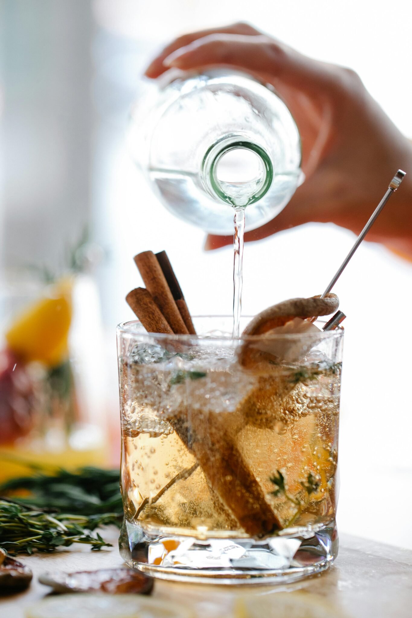 Best morning drinks for weight loss with cinnamon water in glass and natural spices